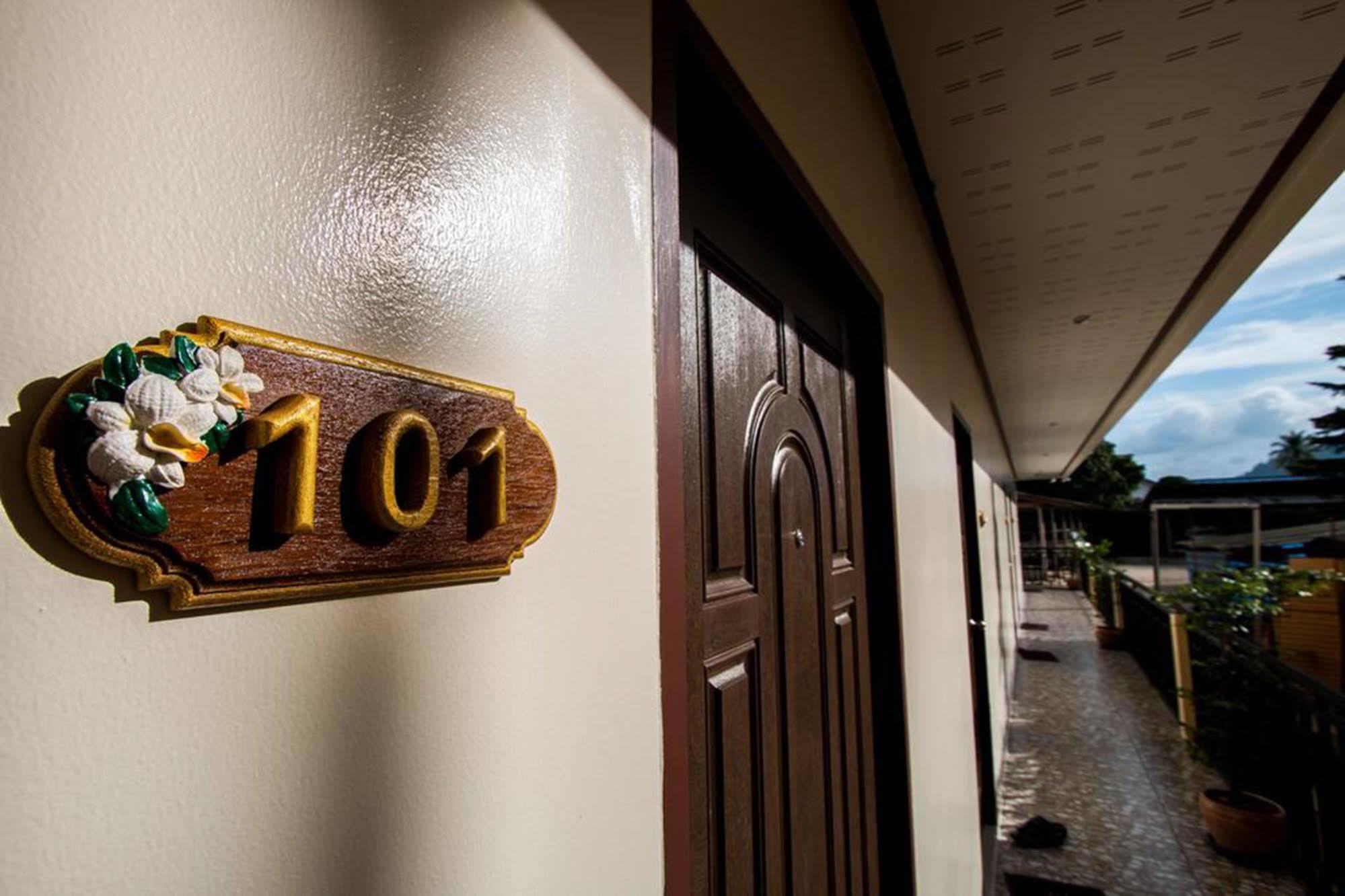 Hotel Bs Airport At Phuket Nai Yang Beach Exterior foto